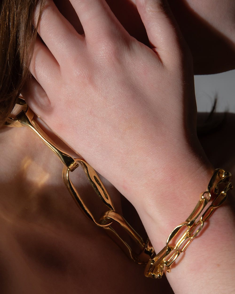 MM STUDIO Link Light Chain Bracelet on models writst