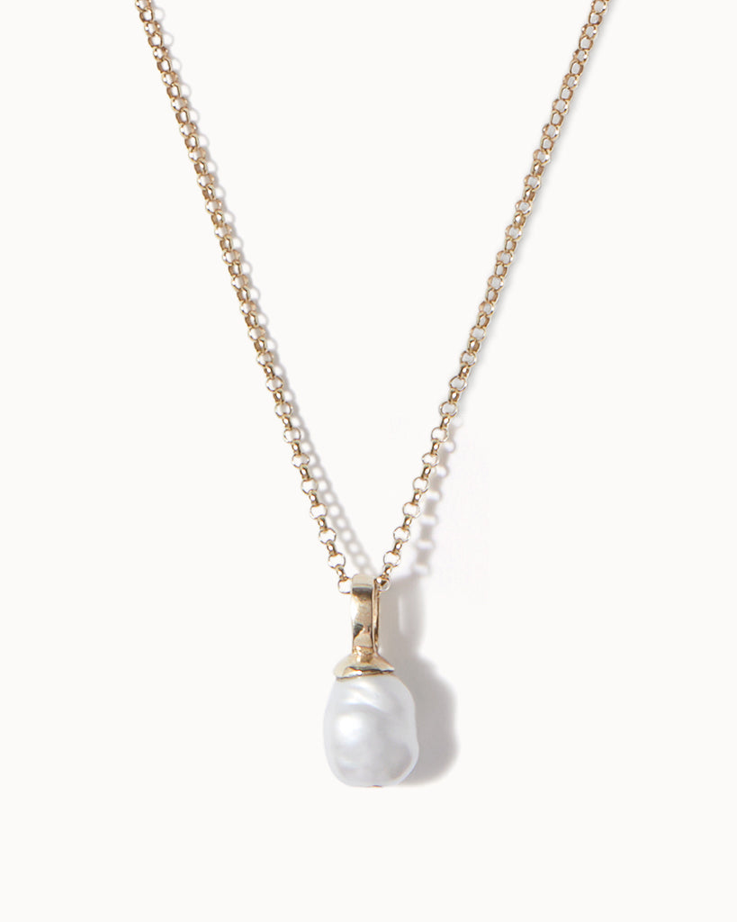 Delicate baroque pearl pendant necklace handcrafted with 9ct solid gold in London
