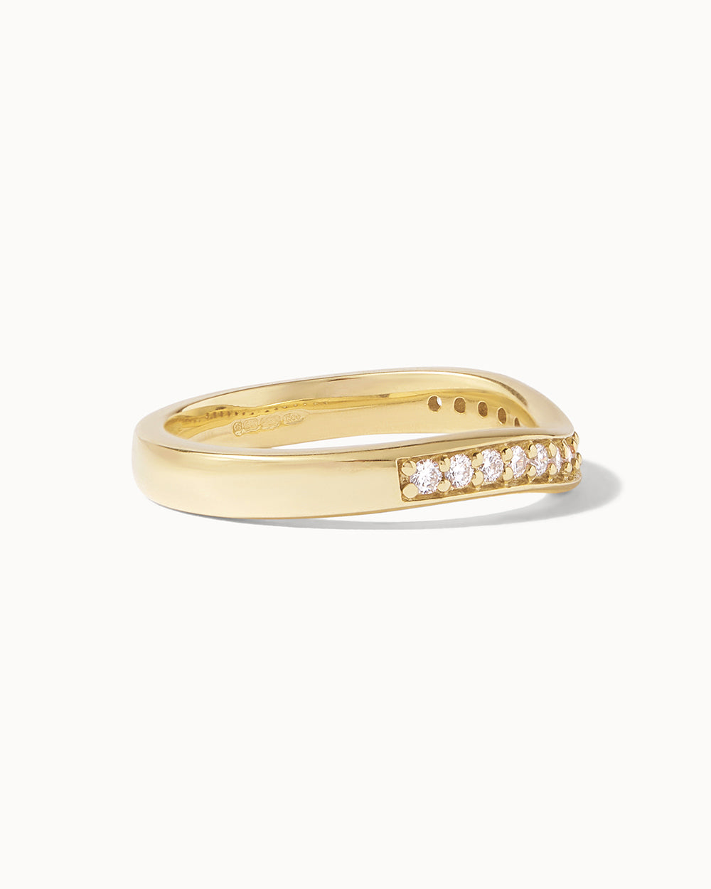 Side view of 18 Ct gold Platinum Diamond Contour Ring.