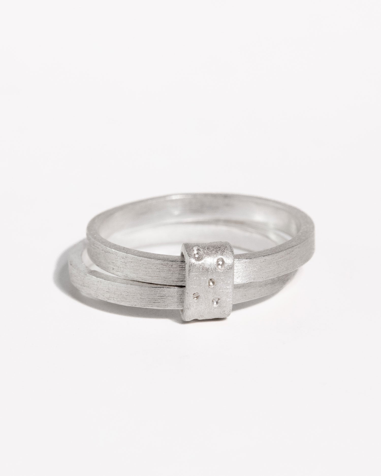 Linear Link Stacking Ring
