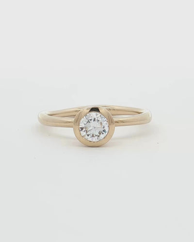 360 video of 0.5ct Lab Grown Diamond Bezel Ring with 9 Ct solid gold band on white background