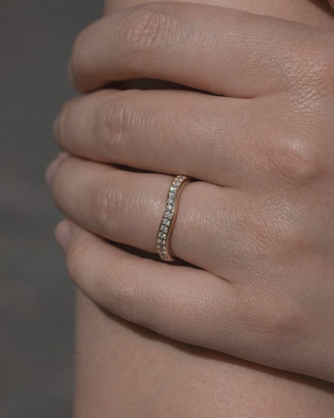 Video of model wearing gold Diamond Contour Ring. 