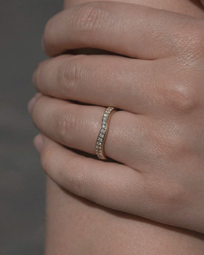 Video of model wearing gold Diamond Contour Ring. 