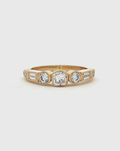 360 video of 9 Ct solid gold Vega Diamond Ring.